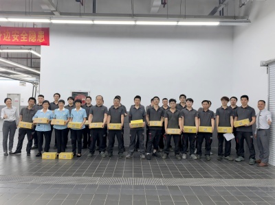 城西德奥工会开展夏季送清凉慰问一线员工活动